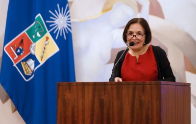 La directora del Departamento de Igualdad de Género de la U. de Chile, Carmen Andrade, lideró conmemoración del Día Internacional de la Mujer en la Casa de Bello. 